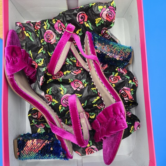 NEW Betsey Johnson 'ILIANA' Magenta Velvet‎ Strappy Flip Sequin Block Heels 7.5 - Picture 9 of 11
